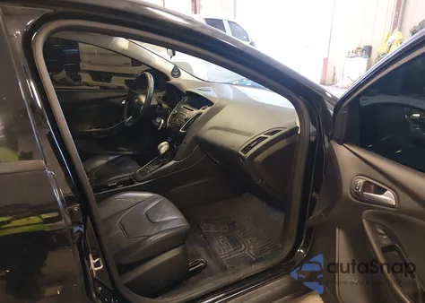 2016 Ford Focus Se z USA, uszkodzony, nr VIN 1FADP3F28GL406761